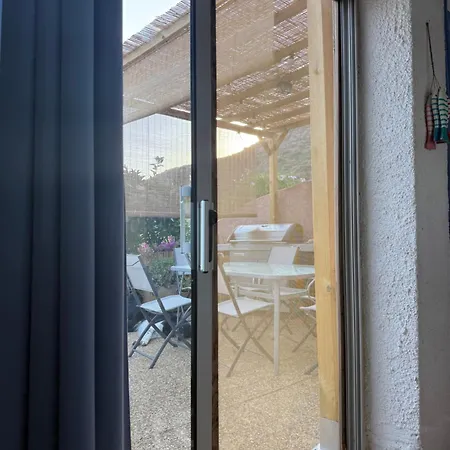 Mazet Tres Calme, Dans La Colline, 15 Mins A Pied Le Lavandou